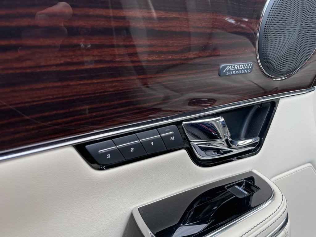USED 2013 63 JAGUAR XJ 3.0 D V6 PORTFOLIO 4d 275 BHP 