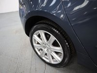 USED 2018 18 VOLVO V40 1.5 T2 INSCRIPTION 5d 120 BHP WITH ONLY JUST OVER 3,000 MILES AND STUNNING CONDITION.