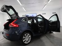 USED 2018 18 VOLVO V40 1.5 T2 INSCRIPTION 5d 120 BHP WITH ONLY JUST OVER 3,000 MILES AND STUNNING CONDITION.