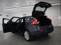 USED 2018 18 VOLVO V40 1.5 T2 INSCRIPTION 5d 120 BHP WITH ONLY JUST OVER 3,000 MILES AND STUNNING CONDITION.