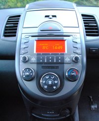 USED 2010 59 KIA SOUL 1.6 TEMPEST CRDI 5d 127 BHP www.suffolkcarcentre.co.uk - Located at Reydon
