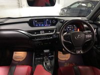 USED 2019 19 LEXUS UX 2.0 250H F SPORT 5d 108 BHP * PRIVACY  GLASS * CLIMATE CONTROL * PARKING SENSORS * 18 INCH ALLOYS * LEATHER *
