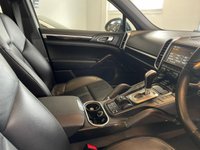 USED 2012 12 PORSCHE CAYENNE 3.0 D V6 TIPTRONIC 5d 245 BHP **1 FORMER KEEPER - LONG MOT - ALLOYS- SAT NAV-TURBO DIESEL - GREAT HISTORY-LEATHER- FINANCE AVAILABLE!!