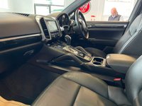 USED 2012 12 PORSCHE CAYENNE 3.0 D V6 TIPTRONIC 5d 245 BHP **1 FORMER KEEPER - LONG MOT - ALLOYS- SAT NAV-TURBO DIESEL - GREAT HISTORY-LEATHER- FINANCE AVAILABLE!!