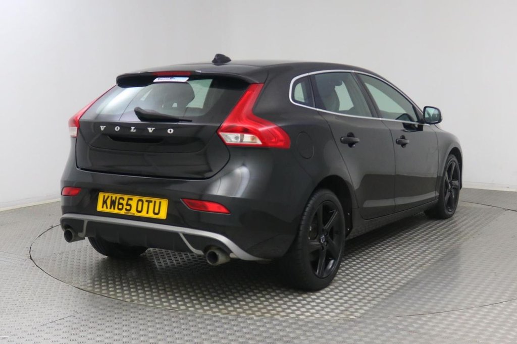 USED 2016 65 VOLVO V40 2.0 D2 R-DESIGN NAV AUTO 5d 118 BHP 