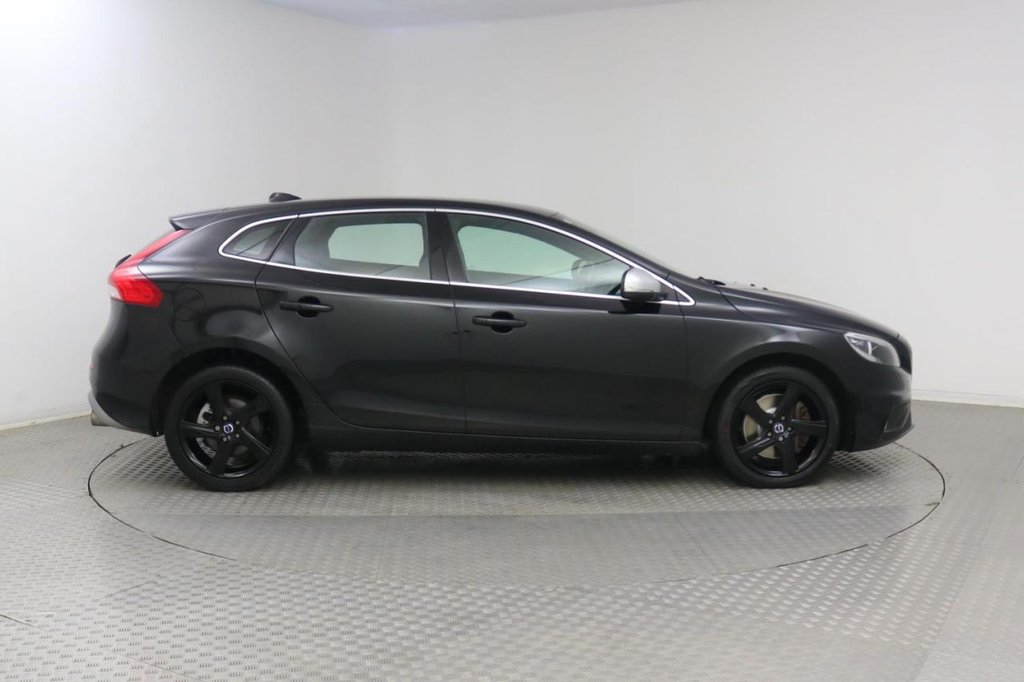 USED 2016 65 VOLVO V40 2.0 D2 R-DESIGN NAV AUTO 5d 118 BHP 
