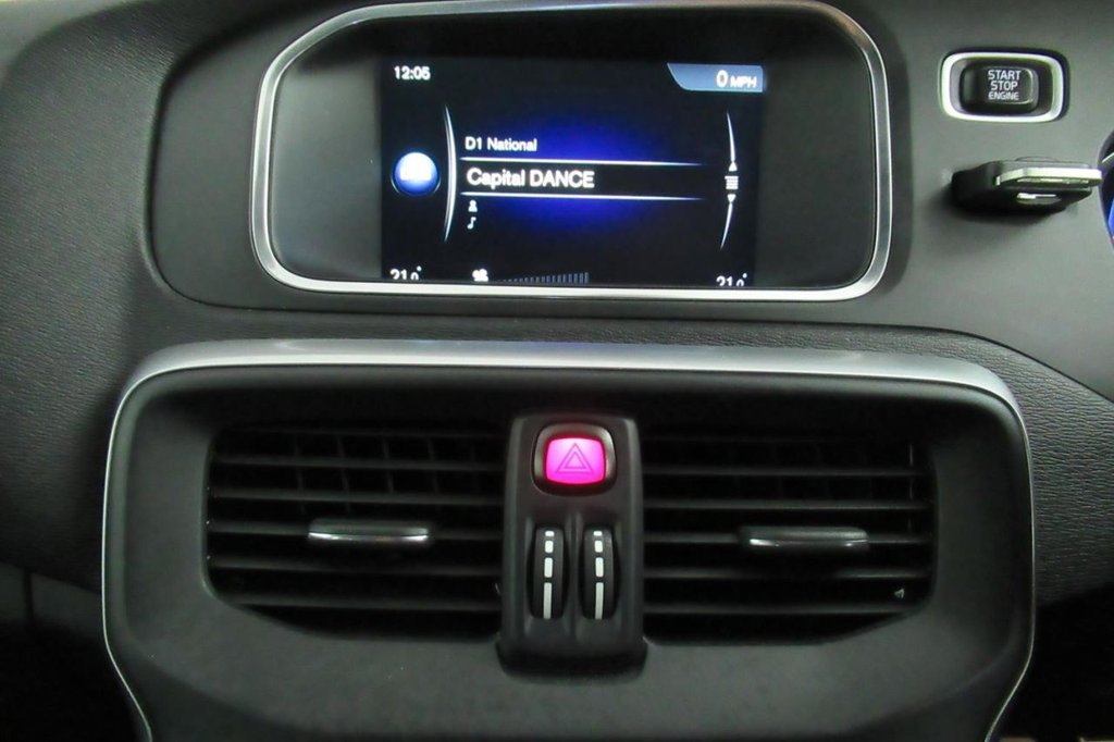 USED 2016 65 VOLVO V40 2.0 D2 R-DESIGN NAV AUTO 5d 118 BHP 