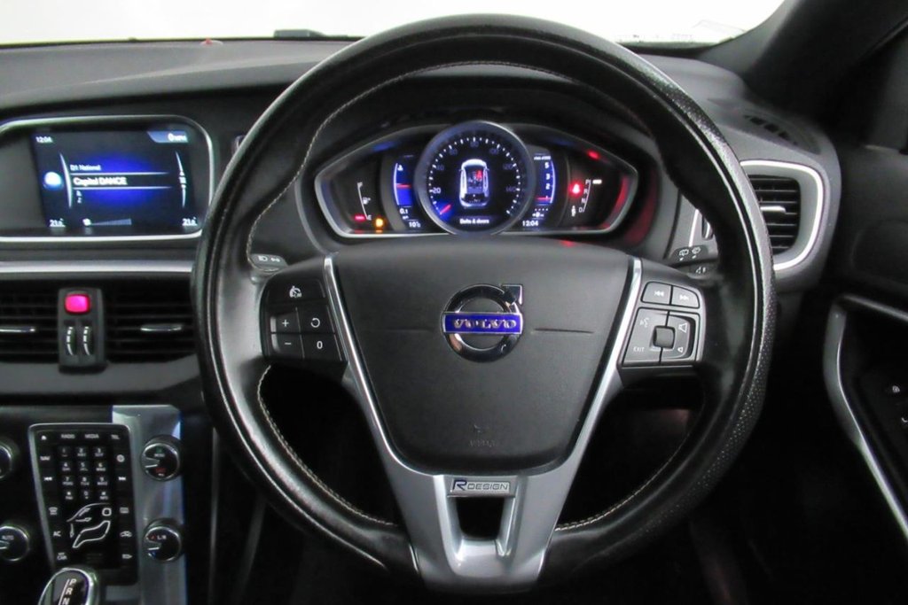 USED 2016 65 VOLVO V40 2.0 D2 R-DESIGN NAV AUTO 5d 118 BHP 
