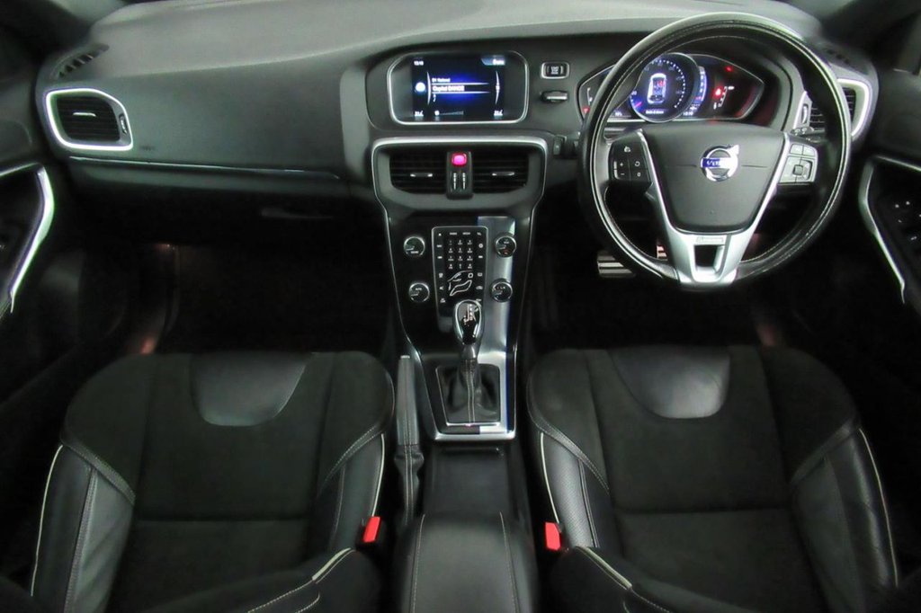 USED 2016 65 VOLVO V40 2.0 D2 R-DESIGN NAV AUTO 5d 118 BHP 