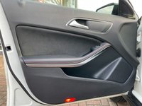 USED 2015 15 MERCEDES-BENZ GLA-CLASS 2.0 GLA250 4MATIC AMG LINE EXECUTIVE 5d 211 BHP NAVIGATION! PARK ASSIST