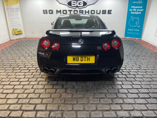 2011 NISSAN GT-R - Photo 11