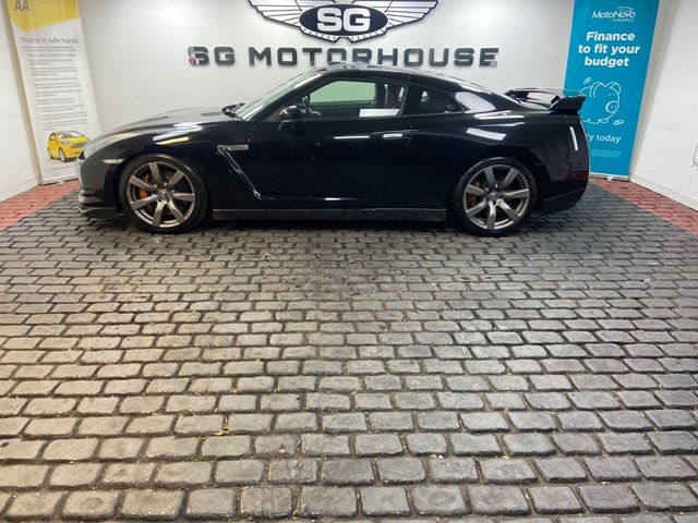 2011 NISSAN GT-R - Photo 10