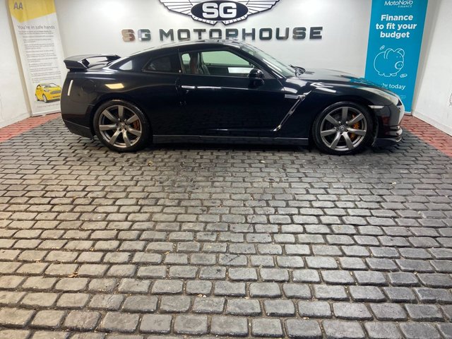 2011 NISSAN GT-R - Photo 12