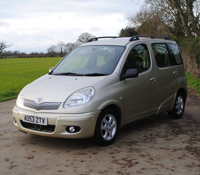2003 53 Toyota Yaris 1.3 VERSO T SPIRIT VVT-I 5d 85 BHP