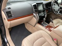 USED 2013 TOYOTA LAND CRUISER V8 4.5 D-4D V8 5d 268 BHP MEGA SPEC w/ REAR ENTERTAINMENT