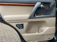 USED 2013 TOYOTA LAND CRUISER V8 4.5 D-4D V8 5d 268 BHP MEGA SPEC w/ REAR ENTERTAINMENT