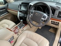 USED 2013 TOYOTA LAND CRUISER V8 4.5 D-4D V8 5d 268 BHP MEGA SPEC w/ REAR ENTERTAINMENT