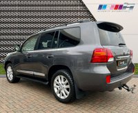 USED 2013 TOYOTA LAND CRUISER V8 4.5 D-4D V8 5d 268 BHP MEGA SPEC w/ REAR ENTERTAINMENT