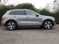 USED 2015 15 VOLKSWAGEN TOUAREG 3.0 V6 R-LINE TDI BLUEMOTION TECHNOLOGY 5d 259 BHP BIG PAN ROOF - ELECTRIC DEPLOYABLE TOW BAR - FULL VW SERVICE HISTORY - ONE OWNER FROM NEW - ELECTRIC MEMORY FRONT SEATS