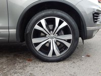 USED 2015 15 VOLKSWAGEN TOUAREG 3.0 V6 R-LINE TDI BLUEMOTION TECHNOLOGY 5d 259 BHP BIG PAN ROOF - ELECTRIC DEPLOYABLE TOW BAR - FULL VW SERVICE HISTORY - ONE OWNER FROM NEW - ELECTRIC MEMORY FRONT SEATS