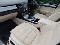 USED 2015 15 VOLKSWAGEN TOUAREG 3.0 V6 R-LINE TDI BLUEMOTION TECHNOLOGY 5d 259 BHP BIG PAN ROOF - ELECTRIC DEPLOYABLE TOW BAR - FULL VW SERVICE HISTORY - ONE OWNER FROM NEW - ELECTRIC MEMORY FRONT SEATS