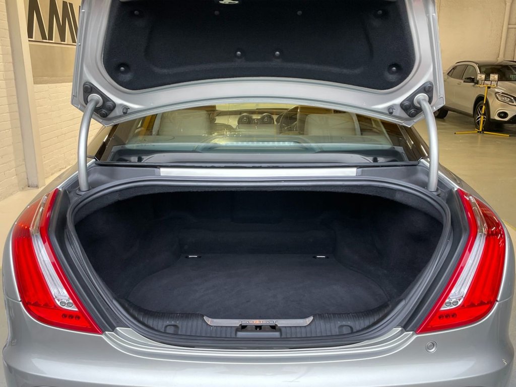 USED 2011 11 JAGUAR XJ 3.0 D V6 PREMIUM LUXURY SWB 4d 275 BHP 