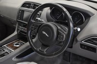 USED 2016 16 JAGUAR F-PACE 2.0 PORTFOLIO AWD 5d 178 BHP Sliding Pan Roof, Rare Colour