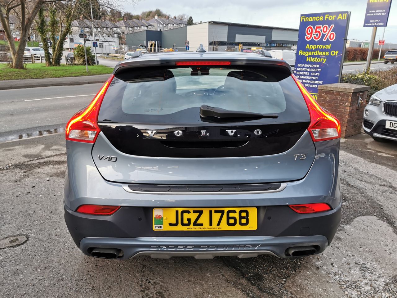 2018 Volvo V40 T3 Cross Country Pro £16,900
