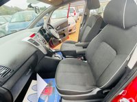 USED 2014 64 KIA VENGA 1.6 2 5d 123 BHP Stunning Low Mileage Petrol Automatic 5 door Hatchback MPV