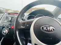 USED 2014 64 KIA VENGA 1.6 2 5d 123 BHP Stunning Low Mileage Petrol Automatic 5 door Hatchback MPV