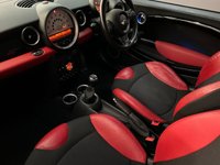 USED 2011 11 MINI CLUBMAN 1.6 COOPER D 5d 112 BHP 17 INCH ALLOYS,   HALF LEATHER RED SPORT INTERIOR
