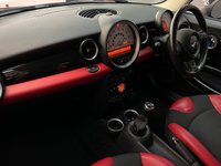USED 2011 11 MINI CLUBMAN 1.6 COOPER D 5d 112 BHP 17 INCH ALLOYS,   HALF LEATHER RED SPORT INTERIOR