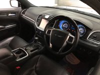 USED 2013 13 CHRYSLER 300C 3.0 CRD LIMITED 4d 236 BHP * CLIMATE CONTROL* PARKING SENSORS * NAVIGATION * LEATHER * 18 INCH ALLOY WHEELS *