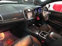 USED 2013 13 CHRYSLER 300C 3.0 CRD LIMITED 4d 236 BHP * CLIMATE CONTROL* PARKING SENSORS * NAVIGATION * LEATHER * 18 INCH ALLOY WHEELS *