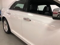 USED 2013 13 CHRYSLER 300C 3.0 CRD LIMITED 4d 236 BHP * CLIMATE CONTROL* PARKING SENSORS * NAVIGATION * LEATHER * 18 INCH ALLOY WHEELS *