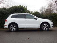 USED 2013 13 VOLKSWAGEN TOUAREG 3.0 V6 R-LINE TDI BLUEMOTION TECHNOLOGY 5d 242 BHP VW Service History-PANO-Heated Seat