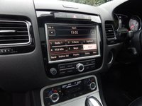 USED 2013 13 VOLKSWAGEN TOUAREG 3.0 V6 R-LINE TDI BLUEMOTION TECHNOLOGY 5d 242 BHP VW Service History-PANO-Heated Seat
