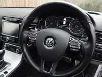USED 2013 13 VOLKSWAGEN TOUAREG 3.0 V6 R-LINE TDI BLUEMOTION TECHNOLOGY 5d 242 BHP VW Service History-PANO-Heated Seat