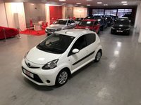 USED 2013 63 TOYOTA AYGO 1.0 VVT-I MOVE MM 5d 68 BHP * ONLY 17K MILES * AIR CONDITIONING * ONLY &pound;20 A YEAR ROAD TAX * NAVIGATION * BLUETOOTH *