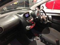 USED 2013 63 TOYOTA AYGO 1.0 VVT-I MOVE MM 5d 68 BHP * ONLY 17K MILES * AIR CONDITIONING * ONLY &pound;20 A YEAR ROAD TAX * NAVIGATION * BLUETOOTH *
