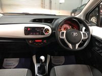 USED 2013 63 TOYOTA YARIS 1.3 VVT-I TREND 5d 99 BHP * PRIVACY * CLIMATE * NAV * ALLOYS * ONLY 34K MILES *