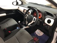 USED 2013 63 TOYOTA YARIS 1.3 VVT-I TREND 5d 99 BHP * PRIVACY * CLIMATE * NAV * ALLOYS * ONLY 34K MILES *