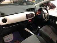USED 2013 63 TOYOTA YARIS 1.3 VVT-I TREND 5d 99 BHP * PRIVACY * CLIMATE * NAV * ALLOYS * ONLY 34K MILES *