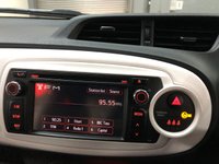 USED 2013 63 TOYOTA YARIS 1.3 VVT-I TREND 5d 99 BHP * PRIVACY * CLIMATE * NAV * ALLOYS * ONLY 34K MILES *