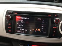 USED 2013 63 TOYOTA YARIS 1.3 VVT-I TREND 5d 99 BHP * PRIVACY * CLIMATE * NAV * ALLOYS * ONLY 34K MILES *