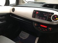 USED 2013 63 TOYOTA YARIS 1.3 VVT-I TREND 5d 99 BHP * PRIVACY * CLIMATE * NAV * ALLOYS * ONLY 34K MILES *