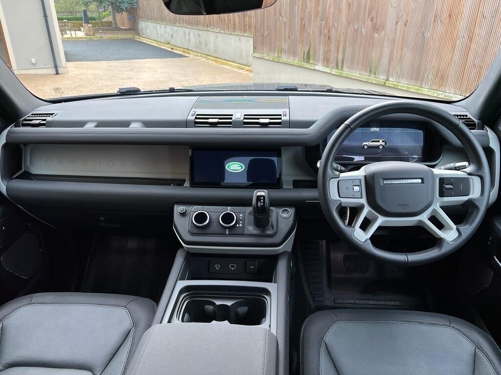 USED 2021 21 LAND ROVER DEFENDER 3.0 X-DYNAMIC S 5d 246 BHP FANTASTIC SPEC AND LOW MILES!