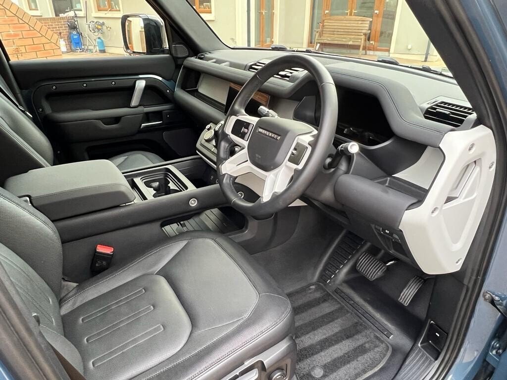 USED 2021 21 LAND ROVER DEFENDER 3.0 X-DYNAMIC S 5d 246 BHP FANTASTIC SPEC AND LOW MILES!