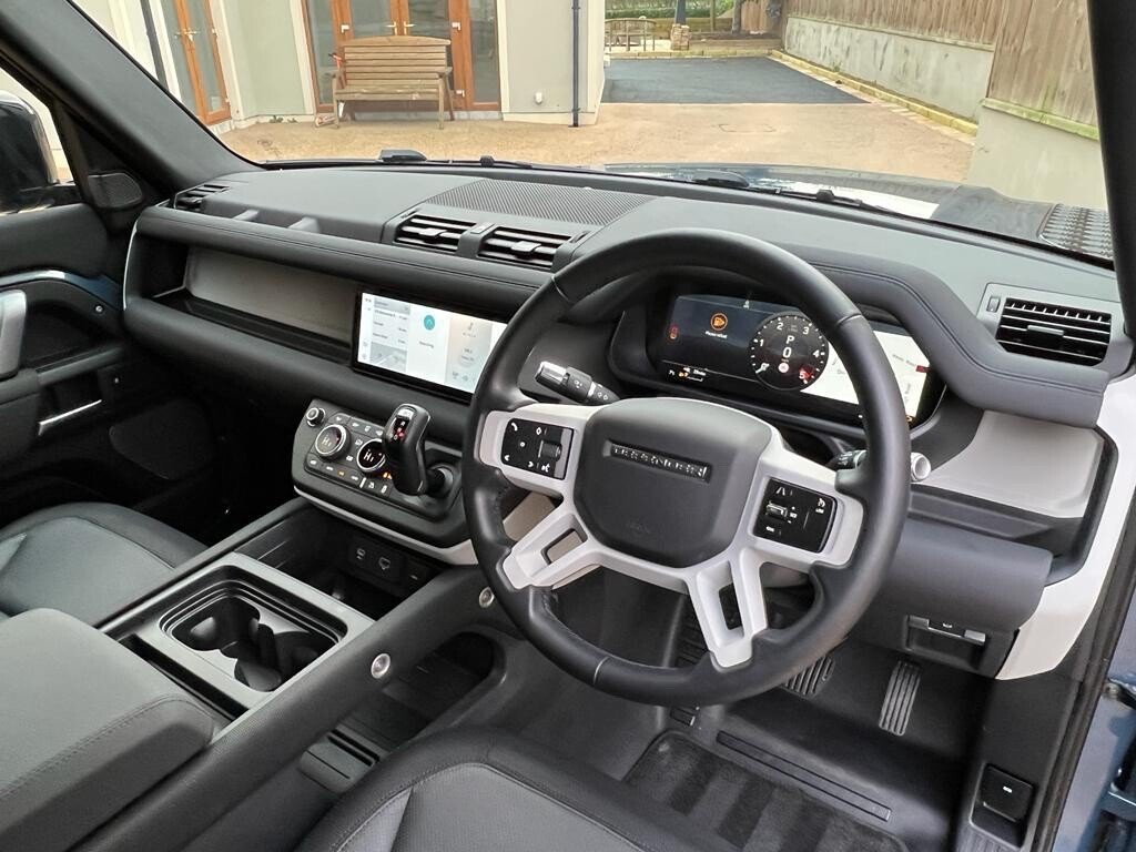 USED 2021 21 LAND ROVER DEFENDER 3.0 X-DYNAMIC S 5d 246 BHP FANTASTIC SPEC AND LOW MILES!