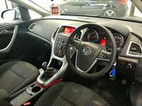 USED 2011 61 VAUXHALL ASTRA 1.6 EXCITE 5d 113 BHP 